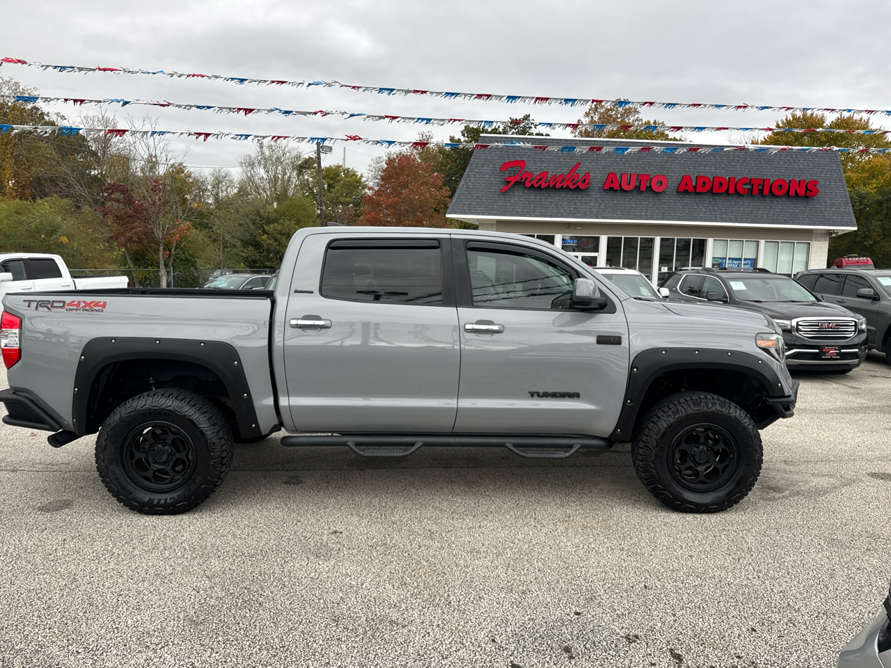 Toyota Tundra Limited 5.7L CrewMax 4WD 2020 Toyota Tundra Limited 5.7L CrewMax 4WD 2020