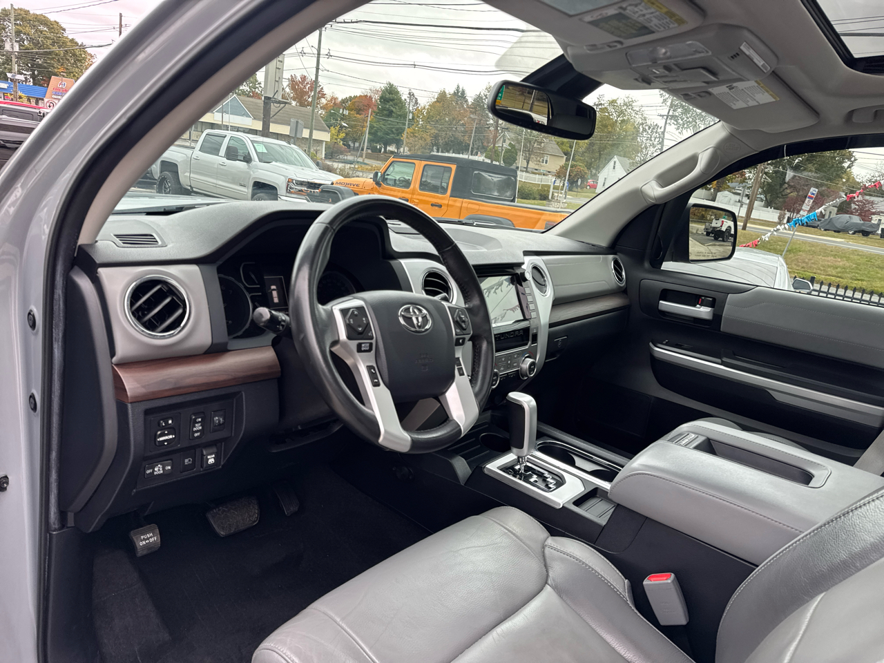 Toyota Tundra Limited 5.7L CrewMax 4WD 2020 Toyota Tundra Limited 5.7L CrewMax 4WD 2020