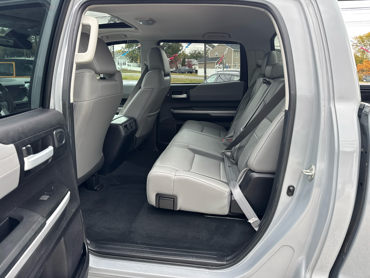 Toyota Tundra Limited 5.7L CrewMax 4WD 2020 Toyota Tundra Limited 5.7L CrewMax 4WD 2020