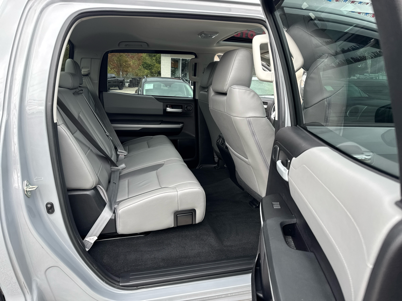 Toyota Tundra Limited 5.7L CrewMax 4WD 2020 Toyota Tundra Limited 5.7L CrewMax 4WD 2020