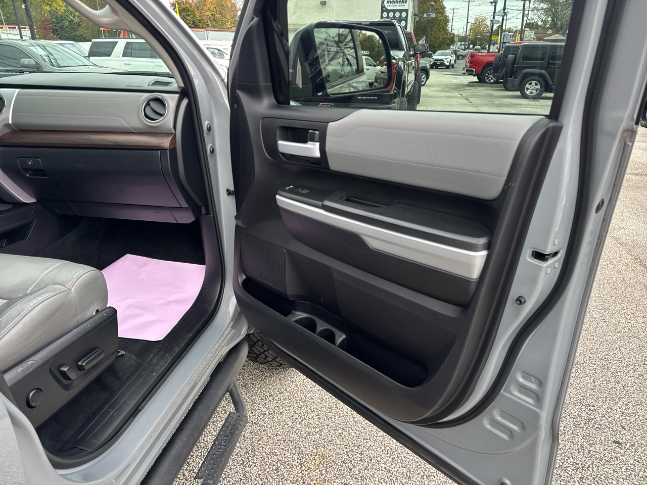 Toyota Tundra Limited 5.7L CrewMax 4WD 2020 Toyota Tundra Limited 5.7L CrewMax 4WD 2020