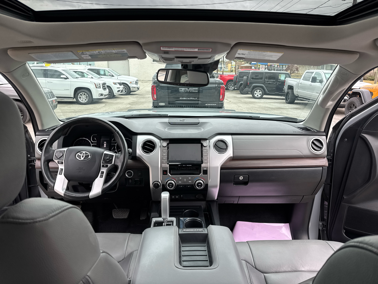 Toyota Tundra Limited 5.7L CrewMax 4WD 2020 Toyota Tundra Limited 5.7L CrewMax 4WD 2020