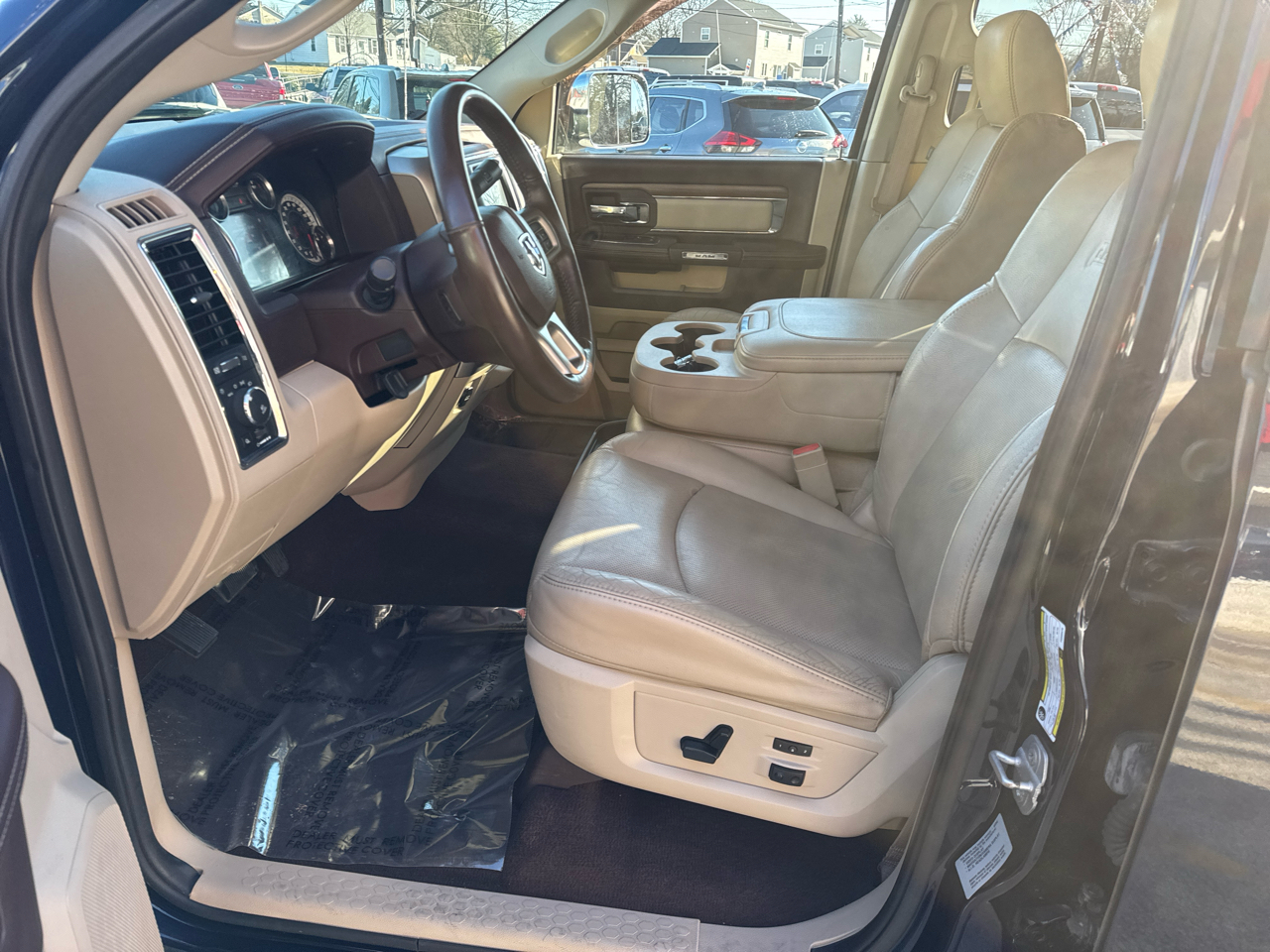 RAM 2500 Laramie Mega Cab 4WD 2015