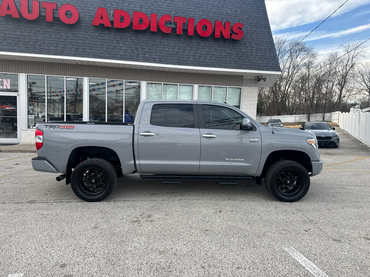Toyota Tundra Limited 5.7L CrewMax 4WD 2018