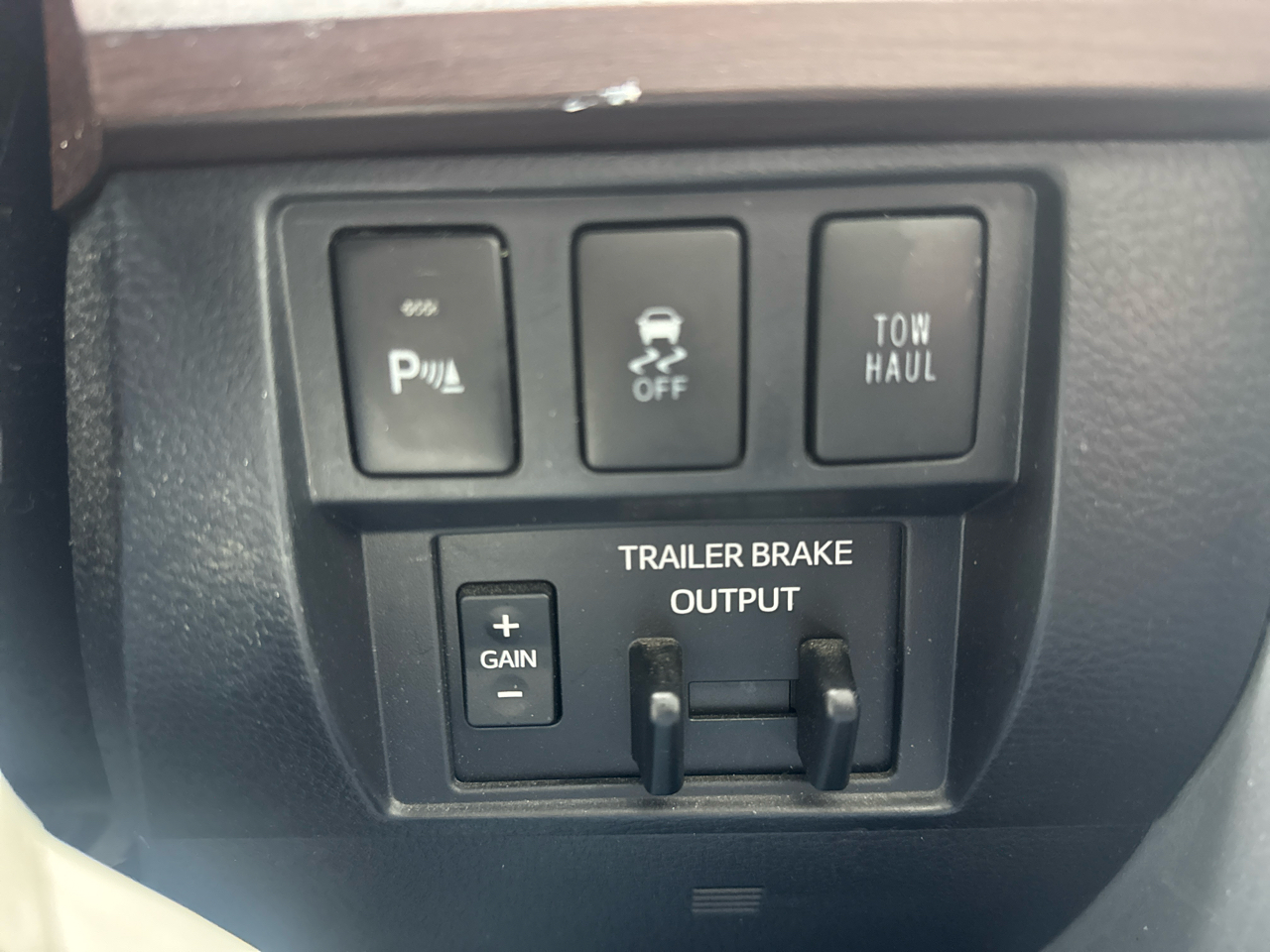 Toyota Tundra Limited 5.7L CrewMax 4WD 2018