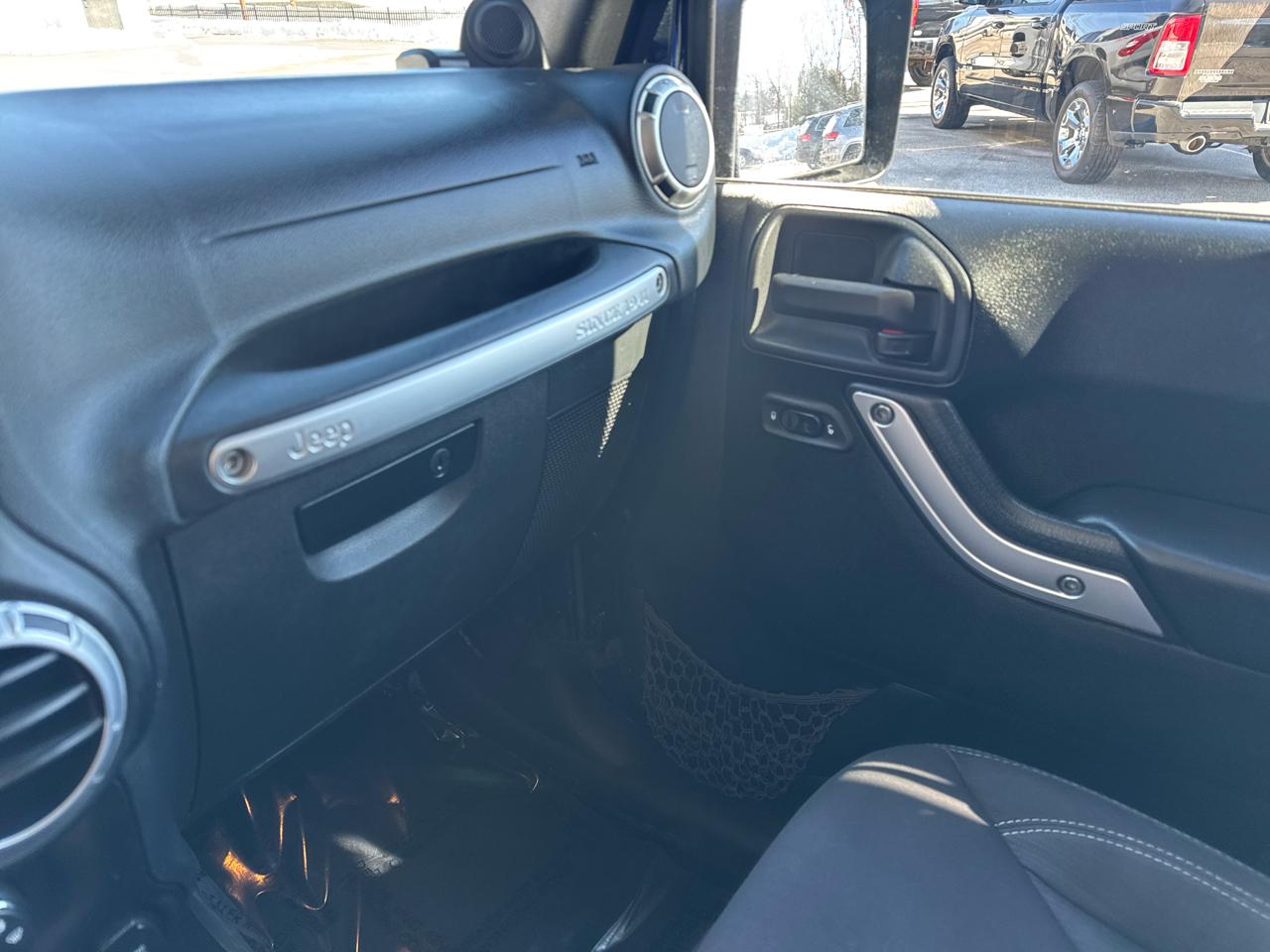 Jeep Wrangler Unlimited Sahara 4WD 2013