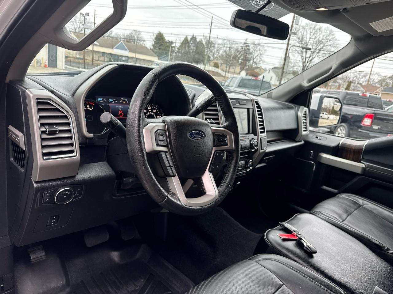 Ford F-150 4WD SuperCab 145" Lariat 2016