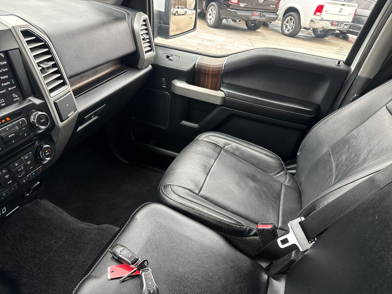 Ford F-150 4WD SuperCab 145" Lariat 2016