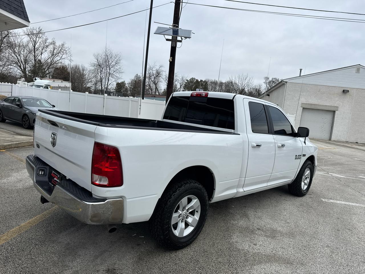 RAM 1500 2WD Quad Cab 140.5" Express 2017