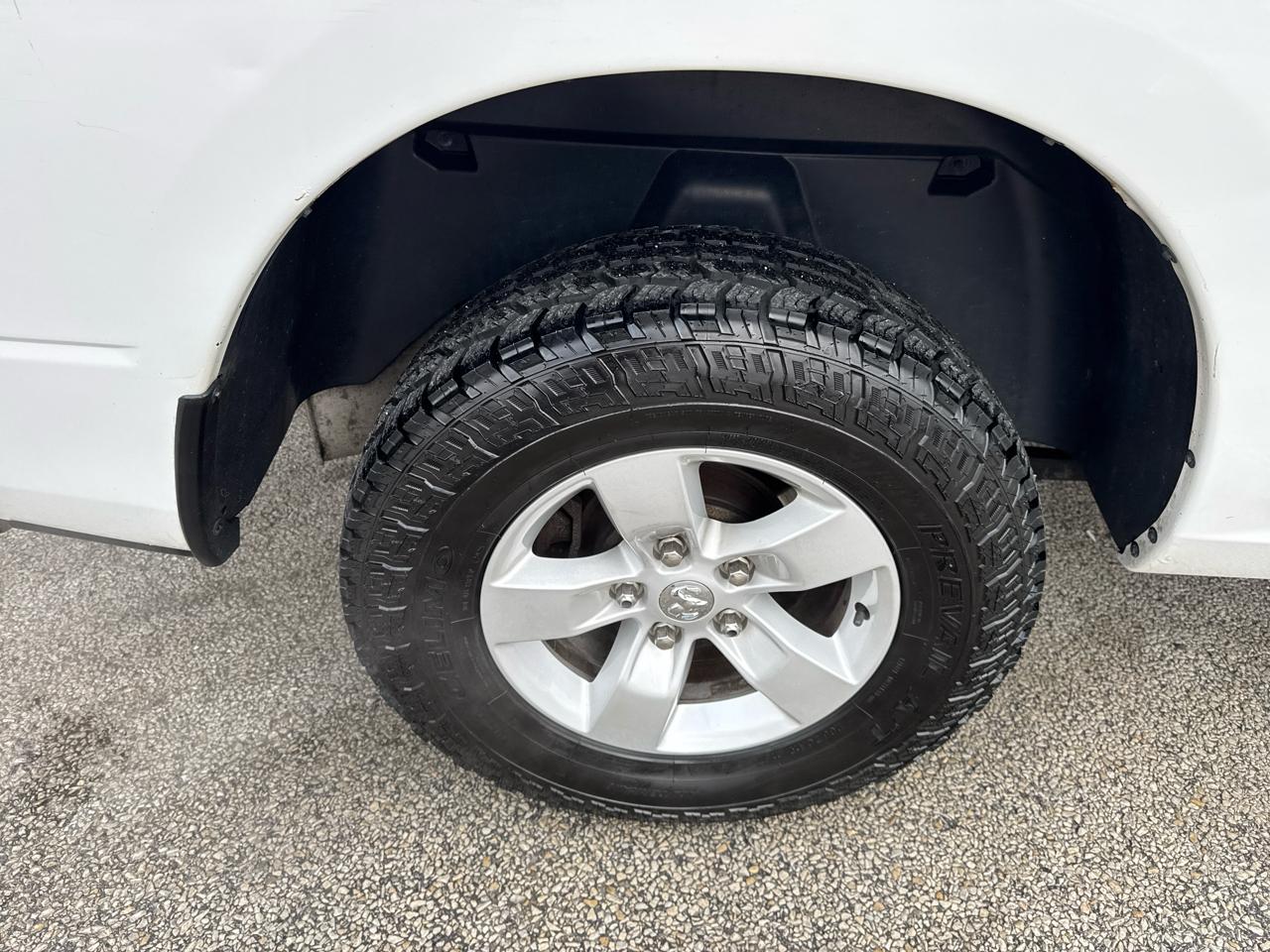 RAM 1500 2WD Quad Cab 140.5" Express 2017