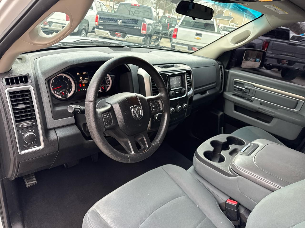 RAM 1500 2WD Quad Cab 140.5" Express 2017