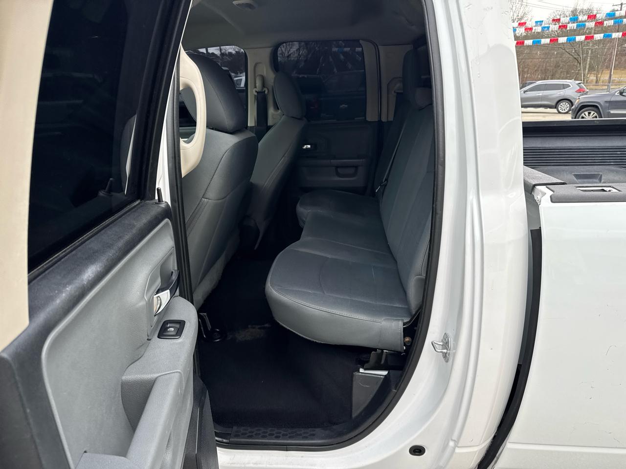 RAM 1500 2WD Quad Cab 140.5" Express 2017