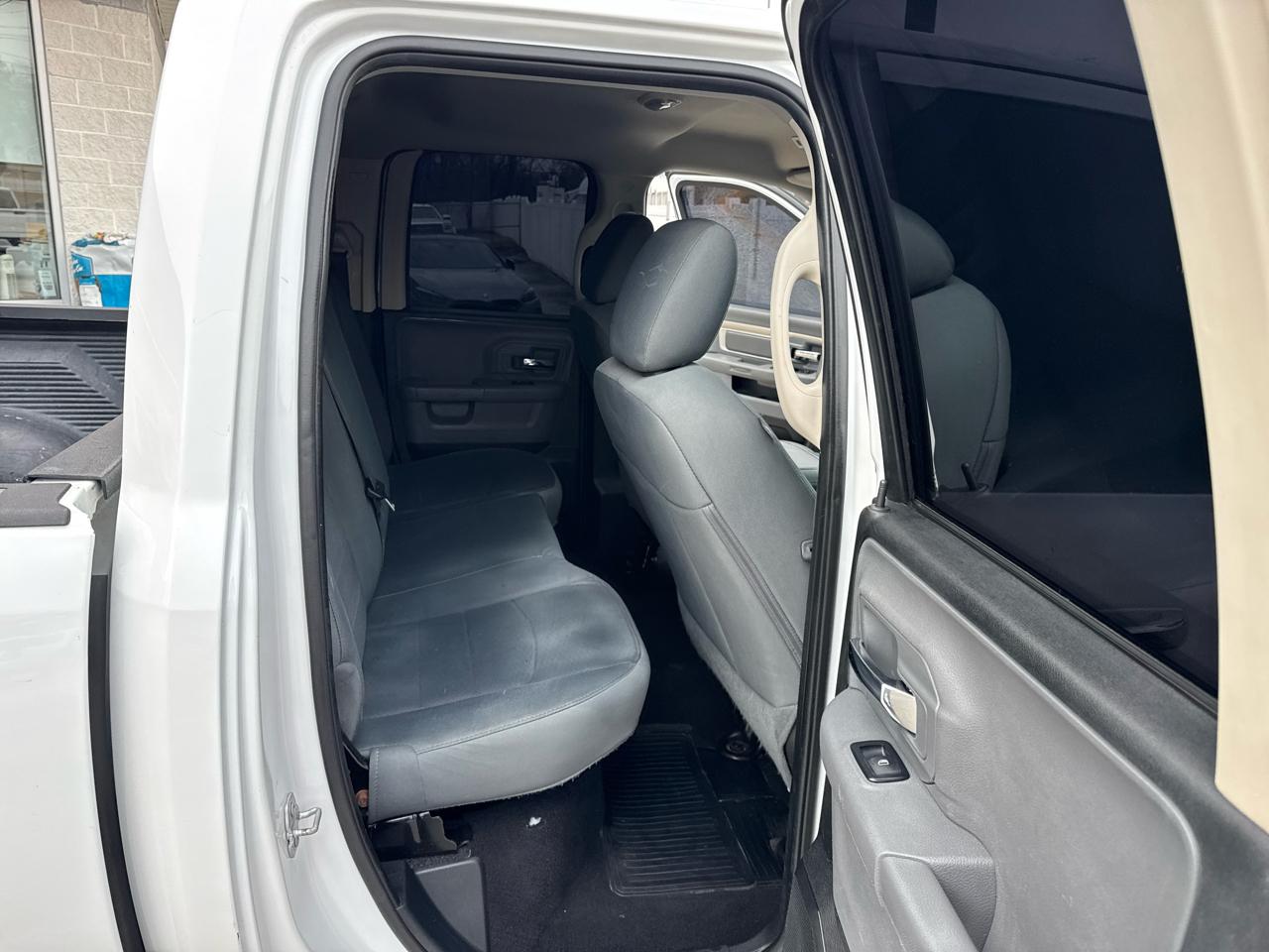 RAM 1500 2WD Quad Cab 140.5" Express 2017