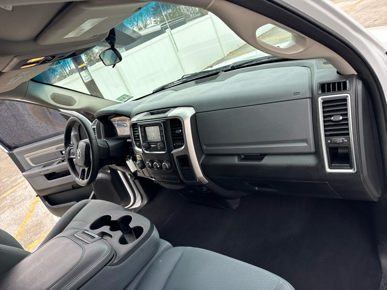 RAM 1500 2WD Quad Cab 140.5" Express 2017