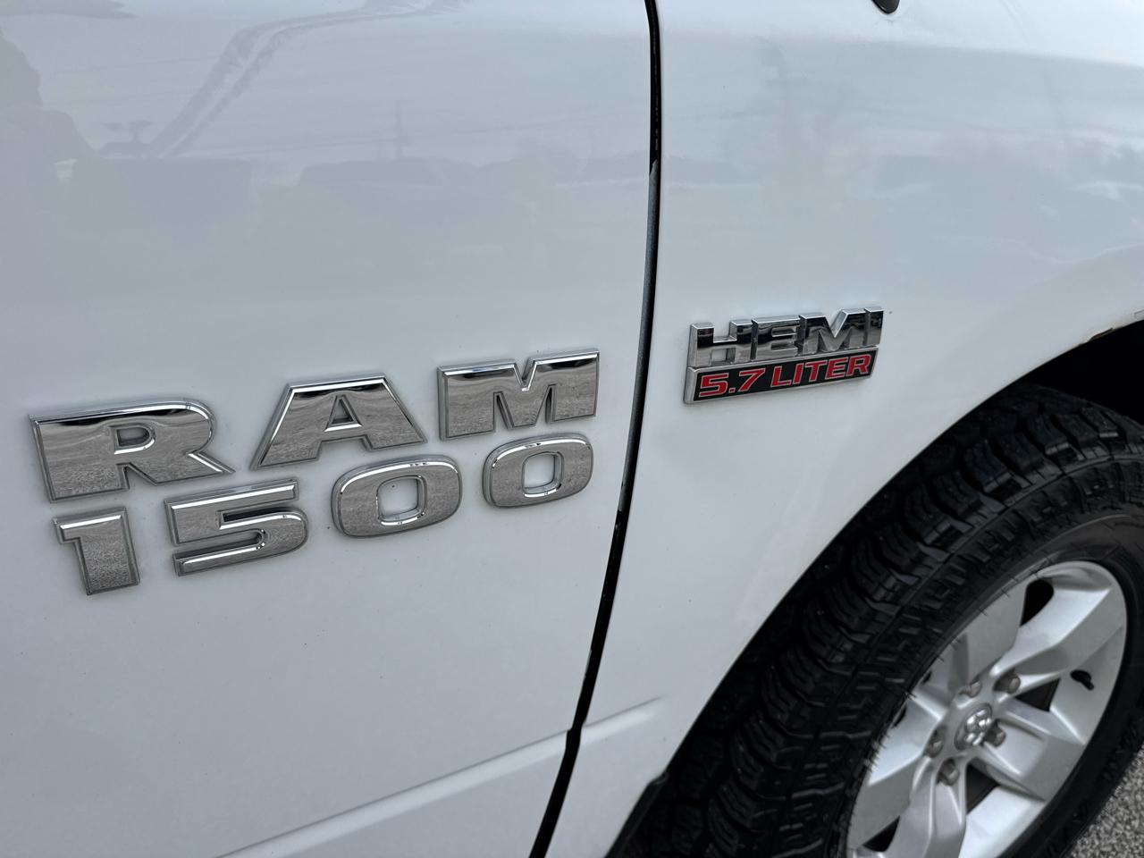 RAM 1500 2WD Quad Cab 140.5" Express 2017