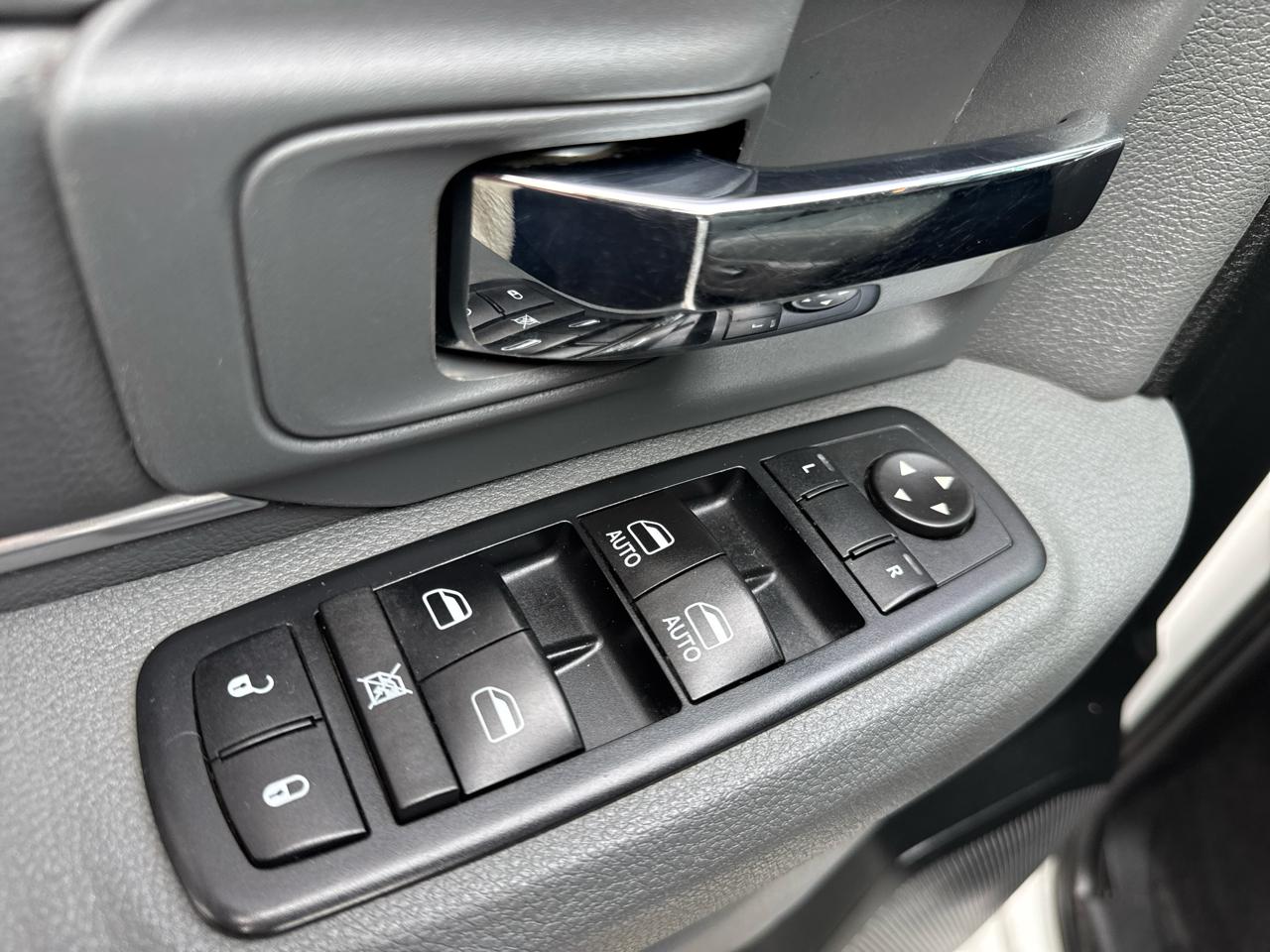 RAM 1500 2WD Quad Cab 140.5" Express 2017