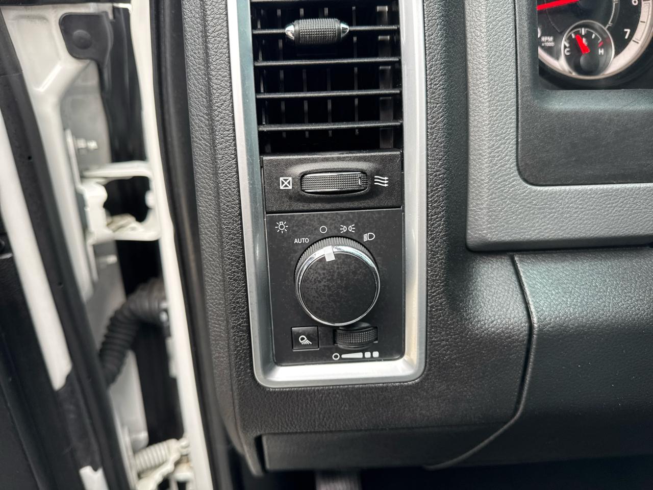 RAM 1500 2WD Quad Cab 140.5" Express 2017