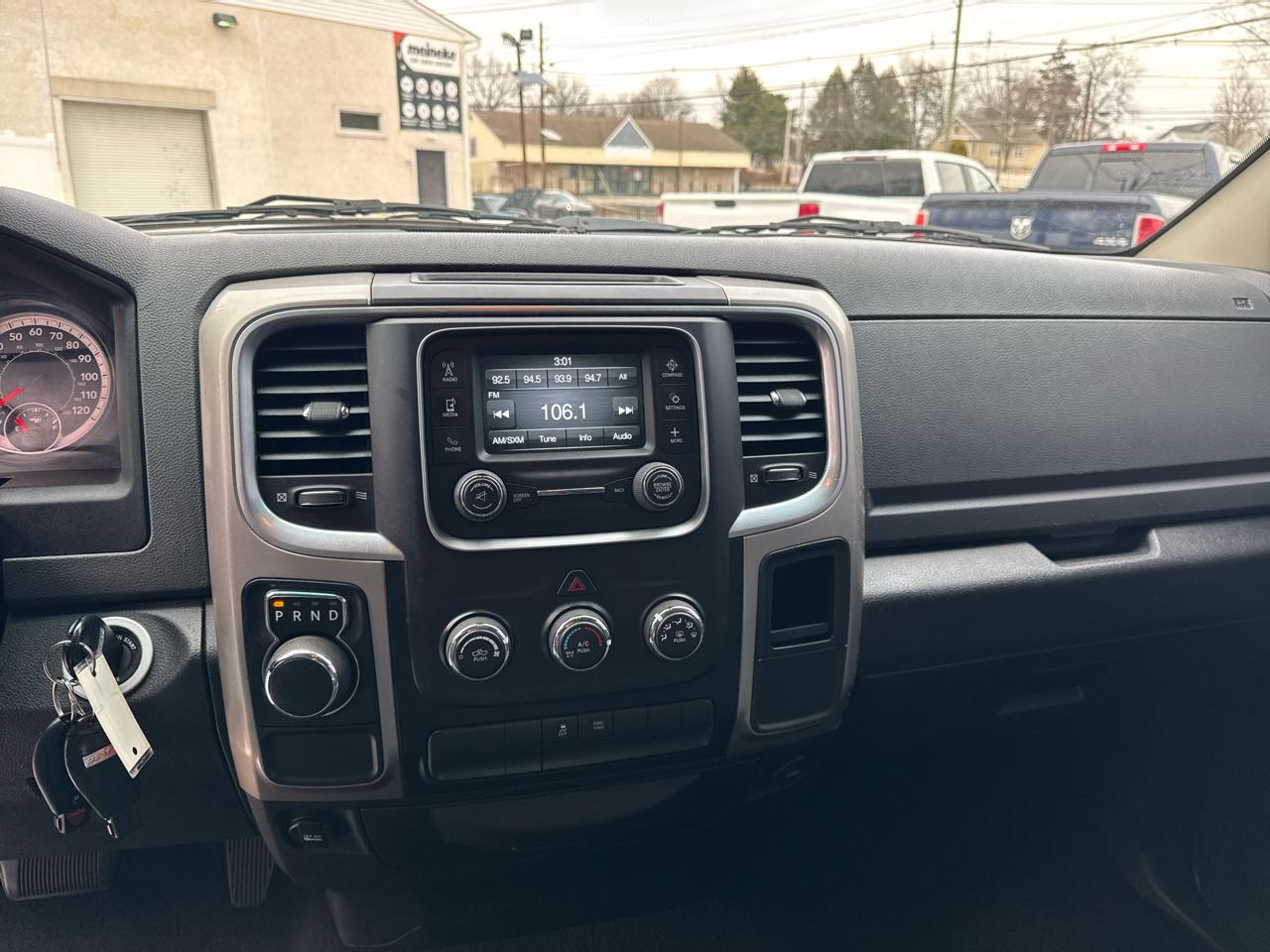 RAM 1500 2WD Quad Cab 140.5" Express 2017