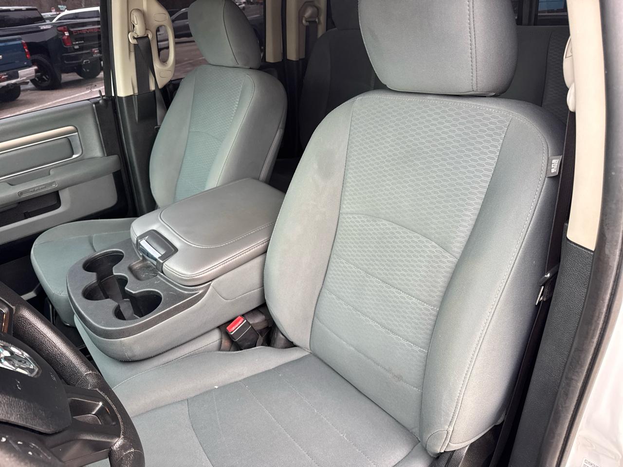 RAM 1500 2WD Quad Cab 140.5" Express 2017