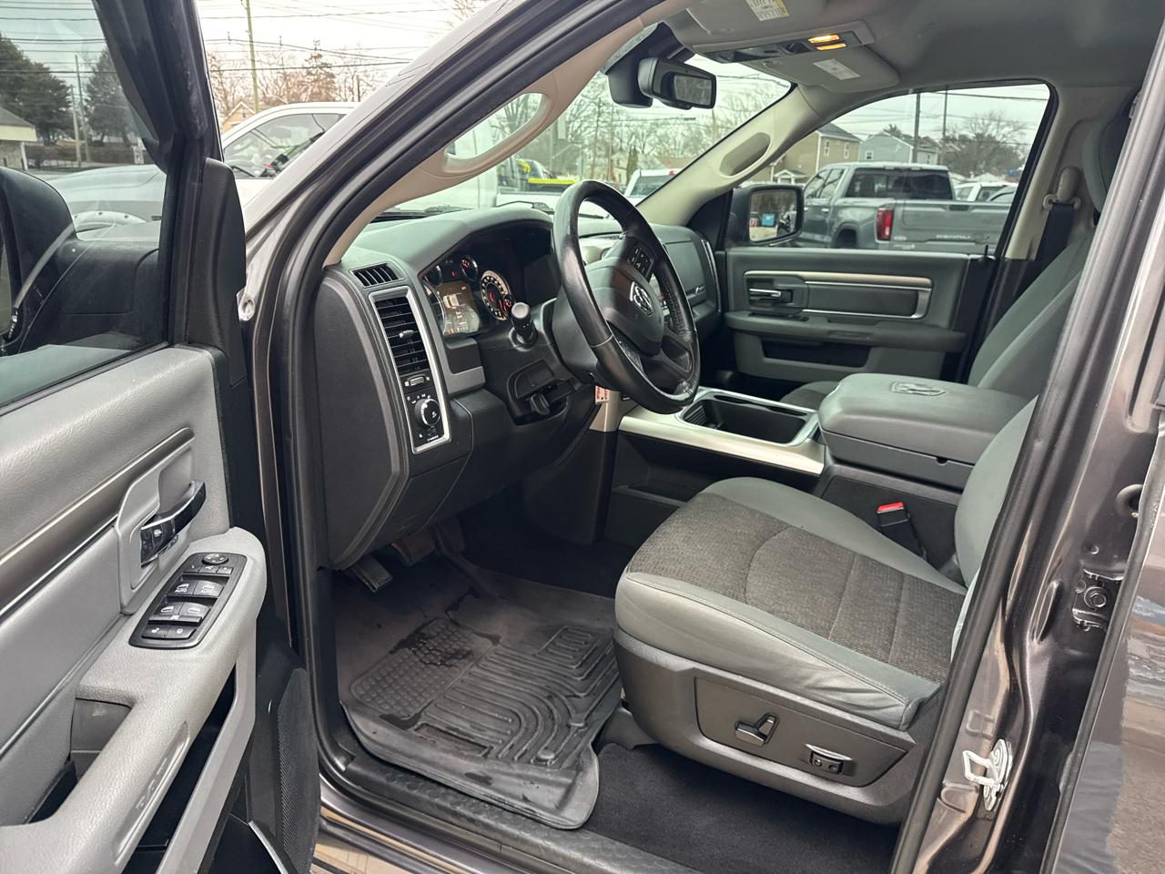 RAM 1500 4WD Quad Cab 140.5" Big Horn 2018