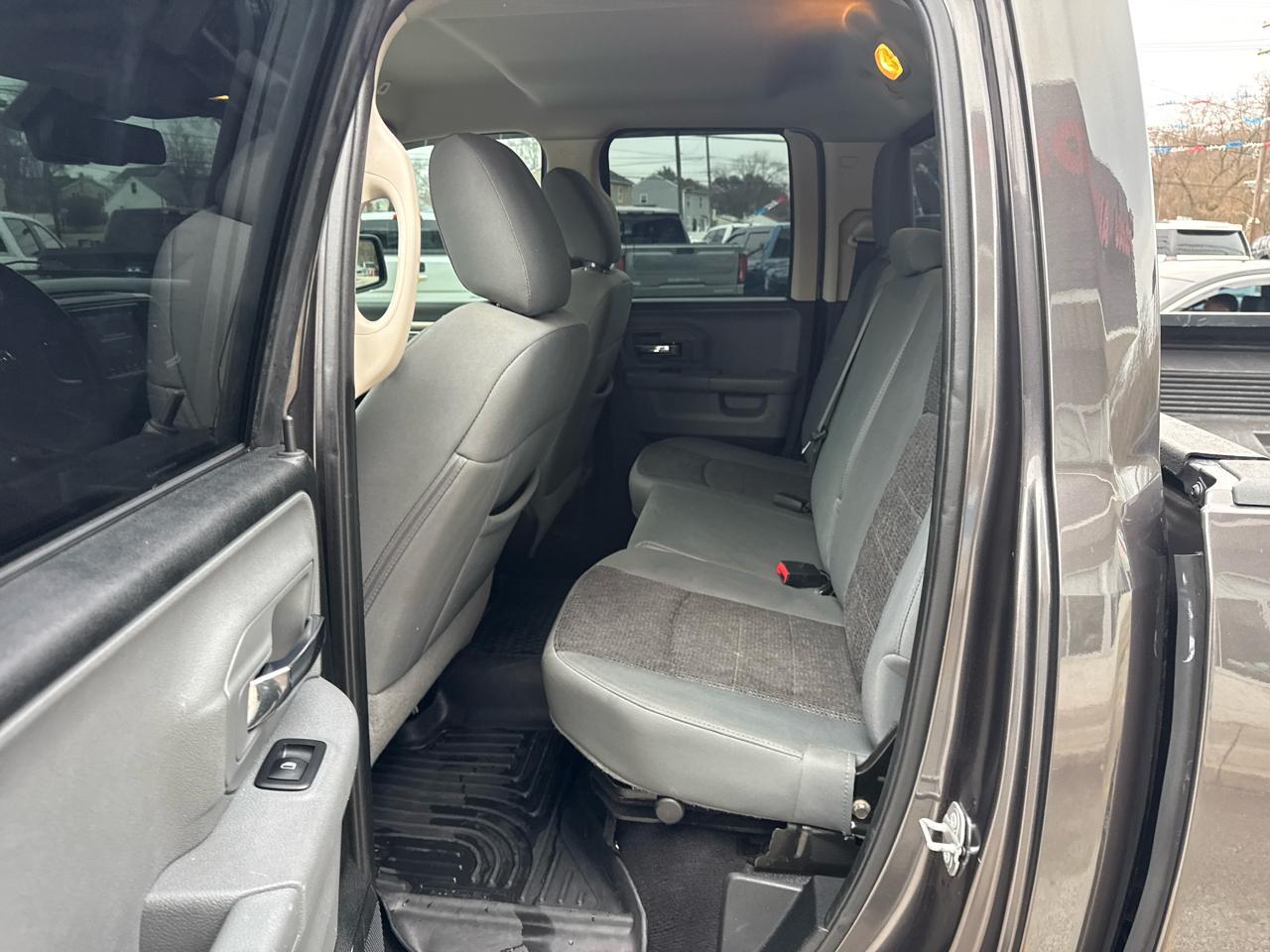 RAM 1500 4WD Quad Cab 140.5" Big Horn 2018