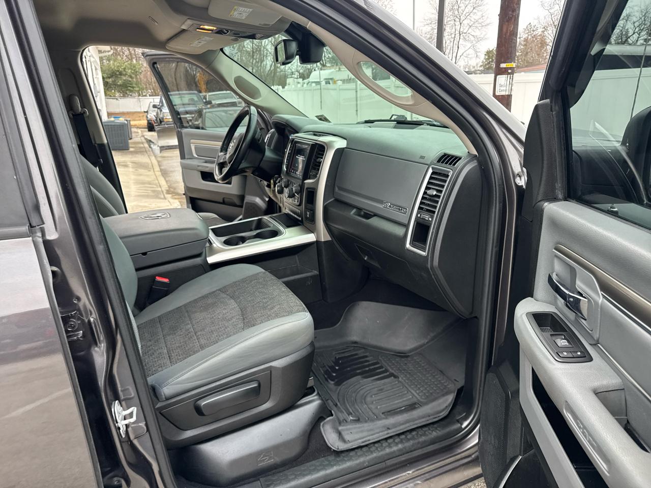 RAM 1500 4WD Quad Cab 140.5" Big Horn 2018