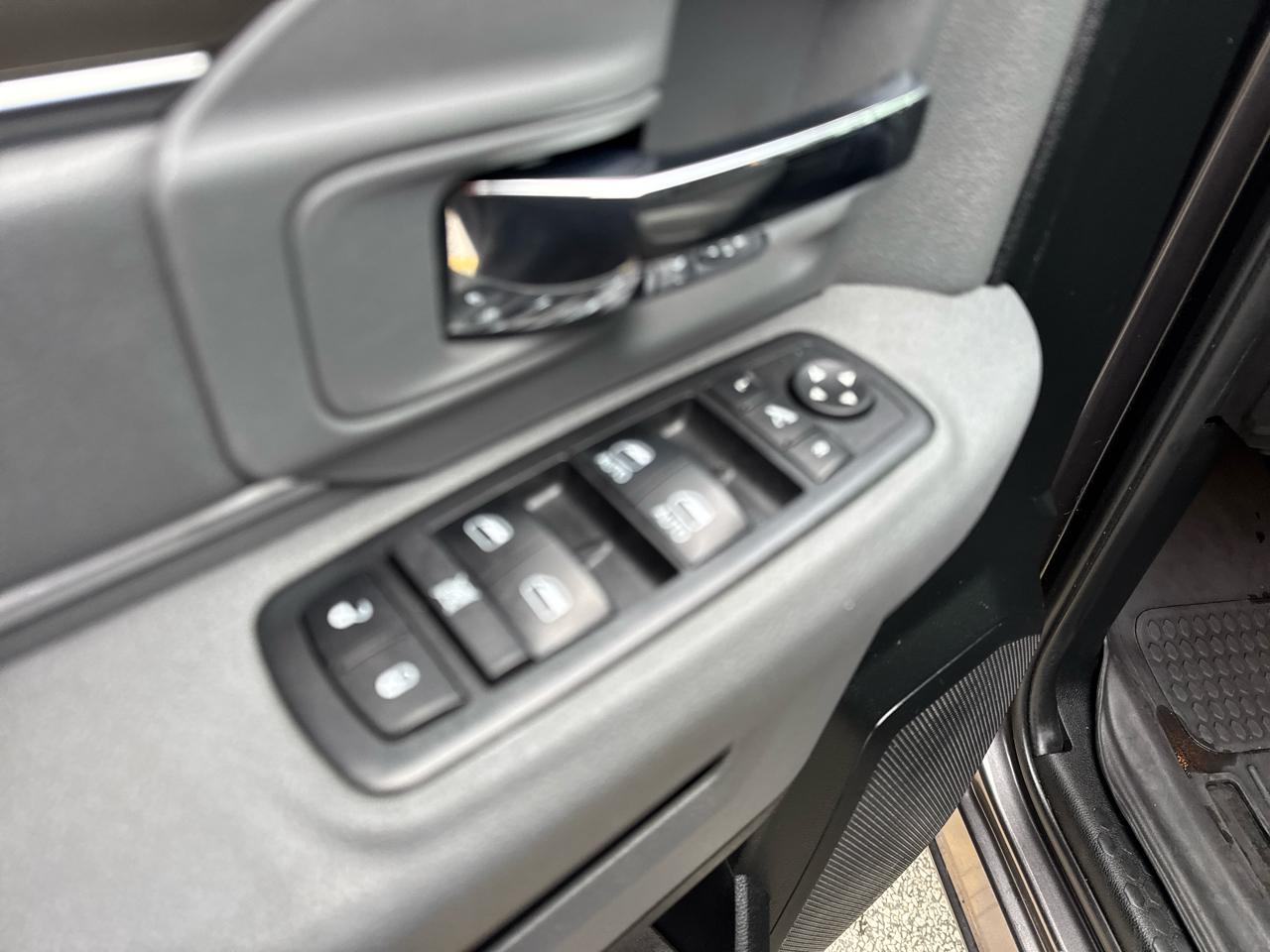 RAM 1500 4WD Quad Cab 140.5" Big Horn 2018