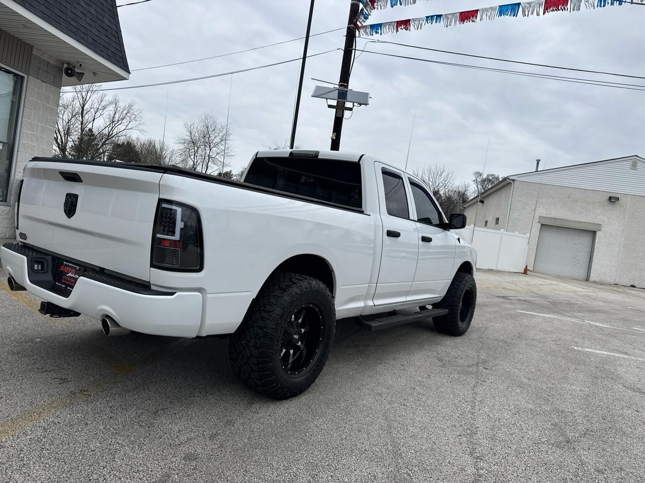 RAM 1500 4WD Quad Cab 140.5" Big Horn 2016
