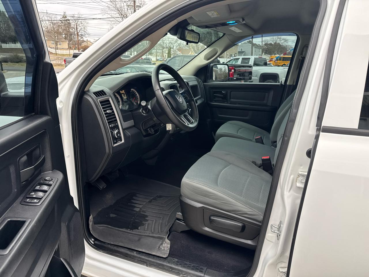 RAM 1500 4WD Quad Cab 140.5" Big Horn 2016