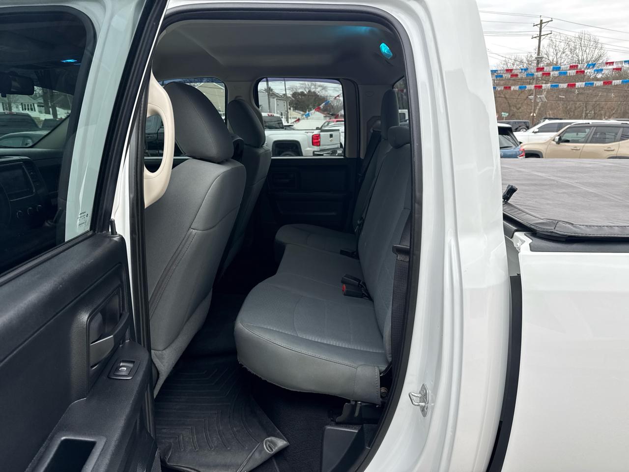 RAM 1500 4WD Quad Cab 140.5" Big Horn 2016