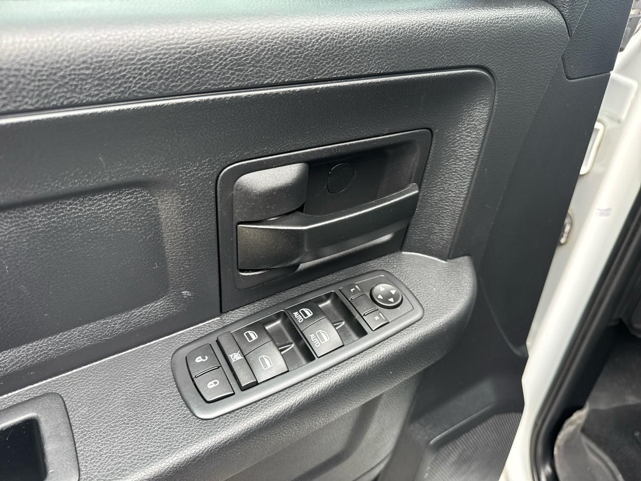 RAM 1500 4WD Quad Cab 140.5" Big Horn 2016