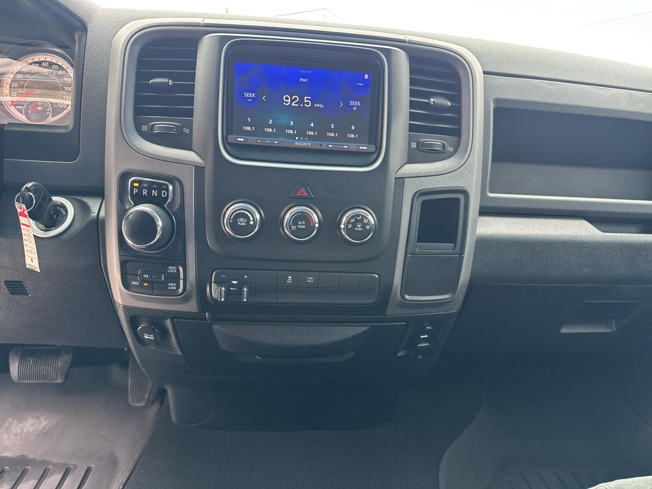 RAM 1500 4WD Quad Cab 140.5" Big Horn 2016