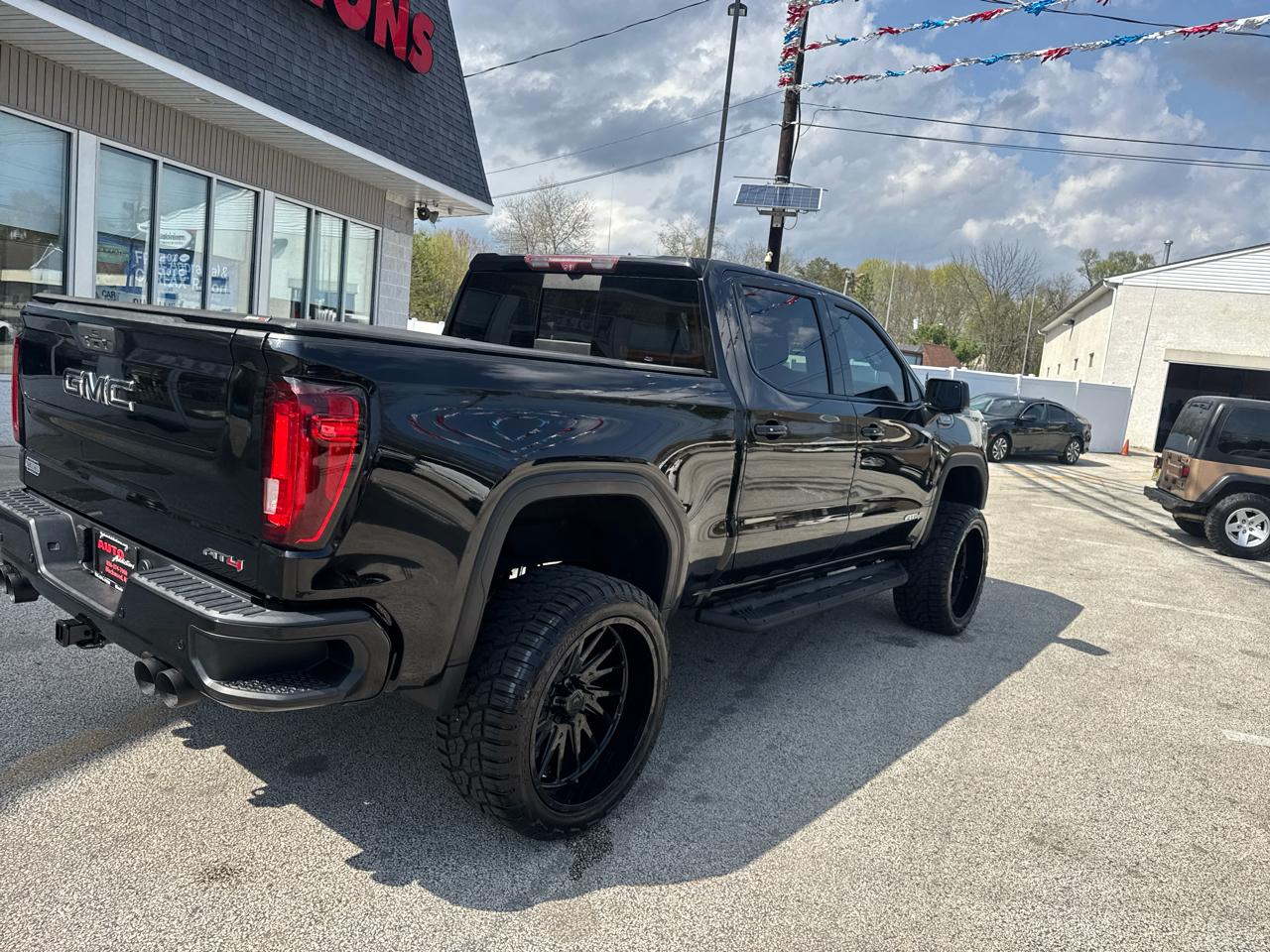 GMC Sierra 1500 AT4 Crew Cab Short Box 4WD 2021