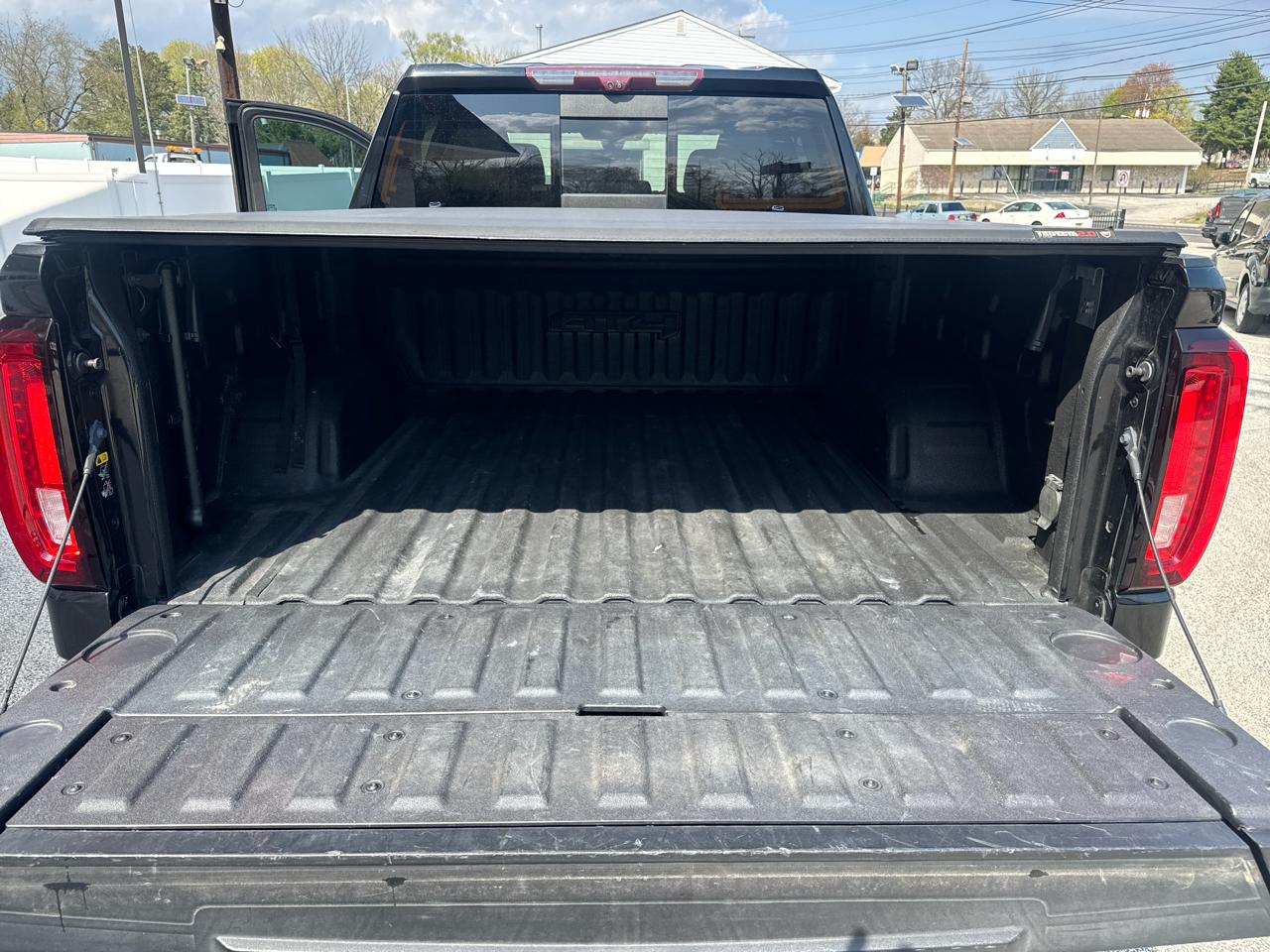 GMC Sierra 1500 AT4 Crew Cab Short Box 4WD 2021