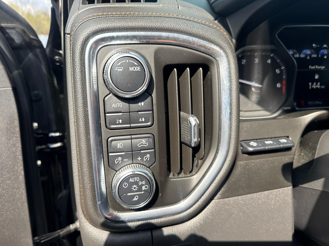 GMC Sierra 1500 AT4 Crew Cab Short Box 4WD 2021