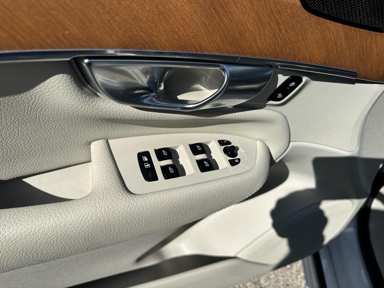 Volvo XC90 T6 Momentum AWD 2022