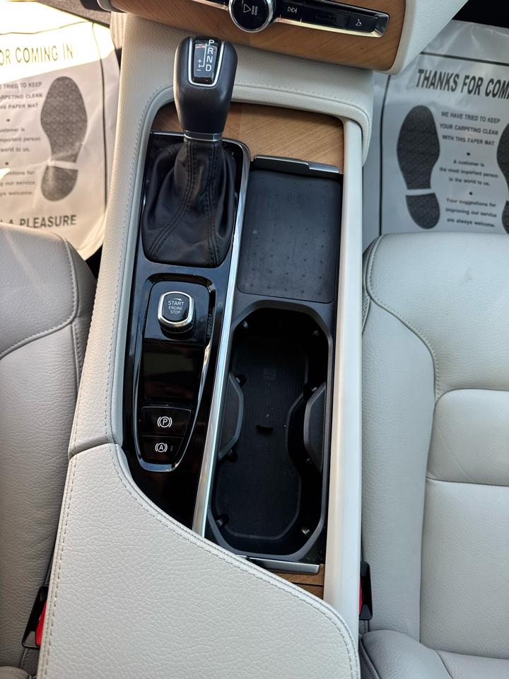 Volvo XC90 T6 Momentum AWD 2022