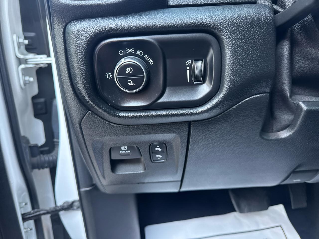 RAM 1500 Big Horn Crew Cab SWB 4WD 2020