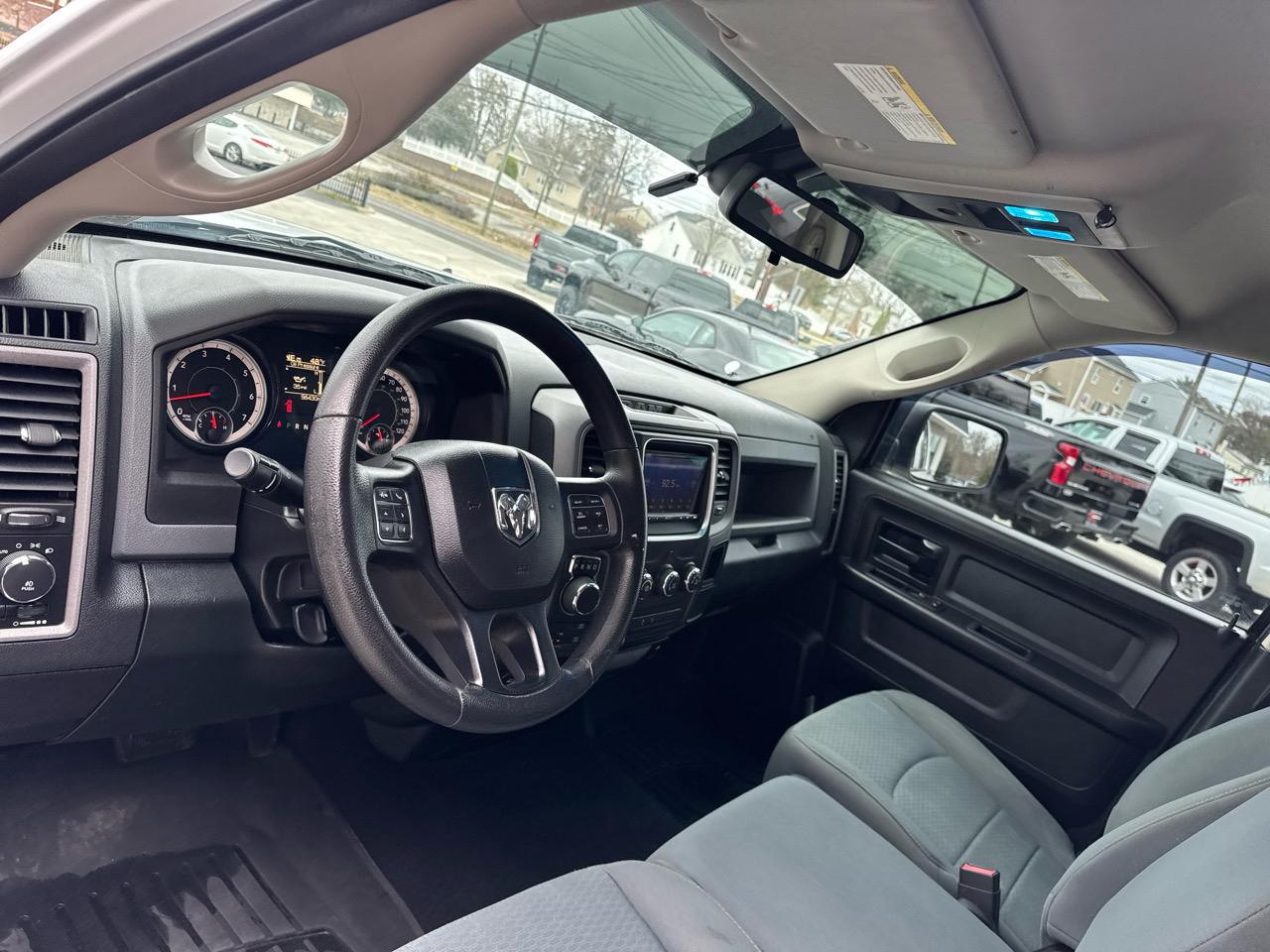 RAM 1500 Tradesman Quad Cab 4WD 2016