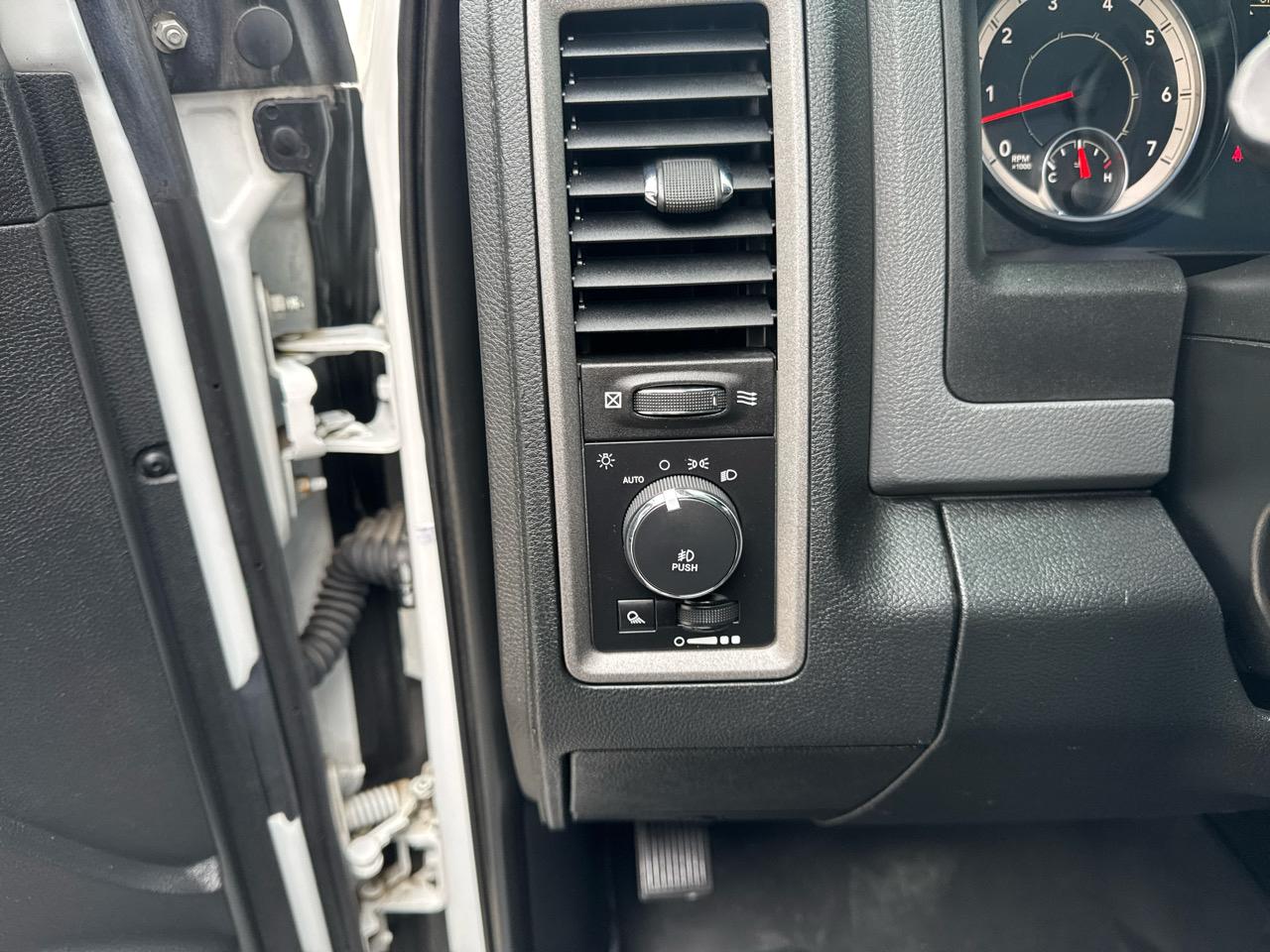 RAM 1500 Tradesman Quad Cab 4WD 2016