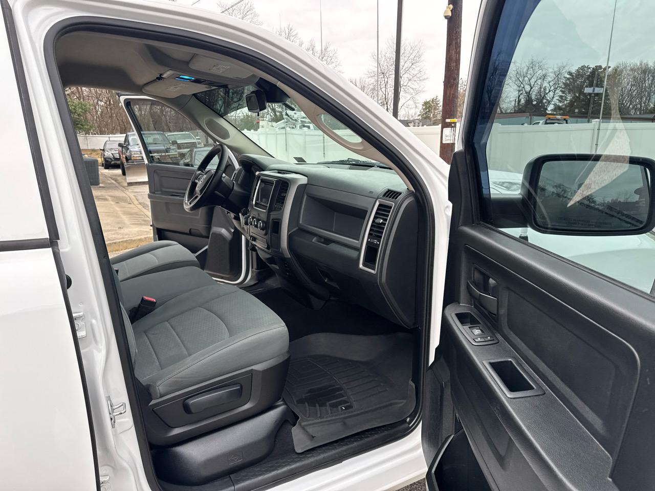 RAM 1500 Tradesman Quad Cab 4WD 2016