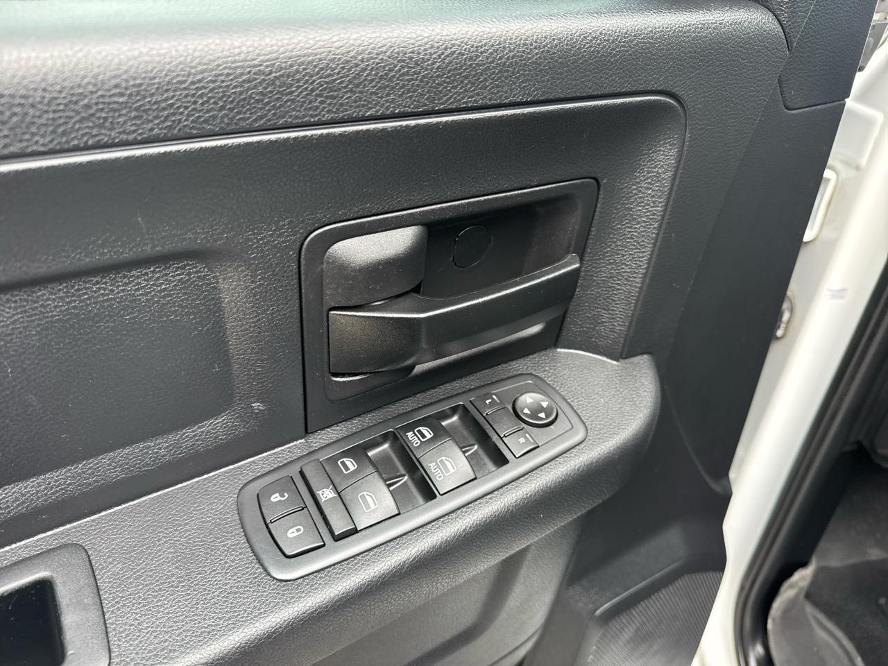 RAM 1500 Tradesman Quad Cab 4WD 2016