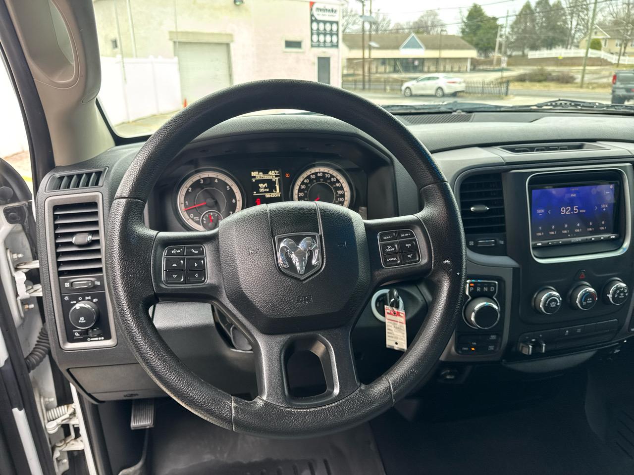 RAM 1500 Tradesman Quad Cab 4WD 2016