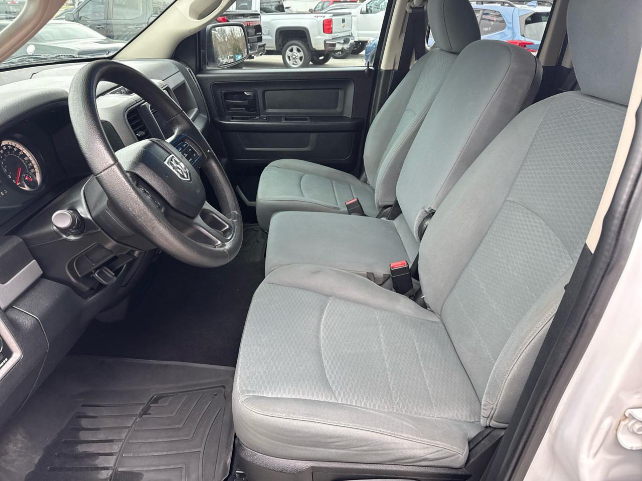 RAM 1500 Tradesman Quad Cab 4WD 2016