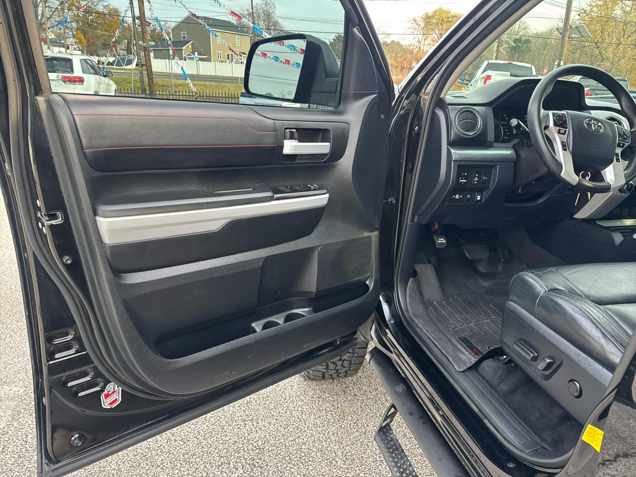 Toyota Tundra SR5 5.7L V8 CrewMax 4WD 2019