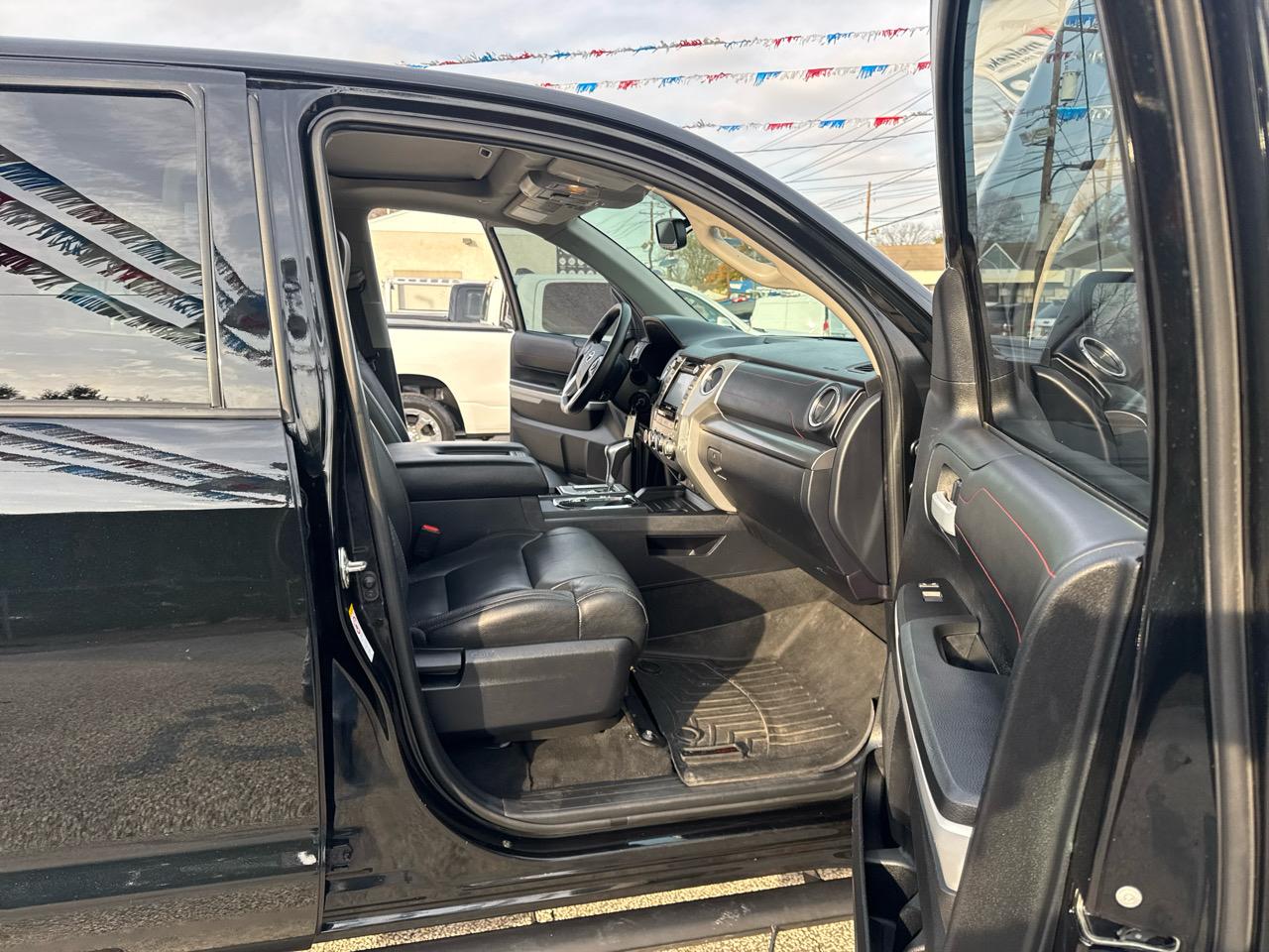Toyota Tundra SR5 5.7L V8 CrewMax 4WD 2019