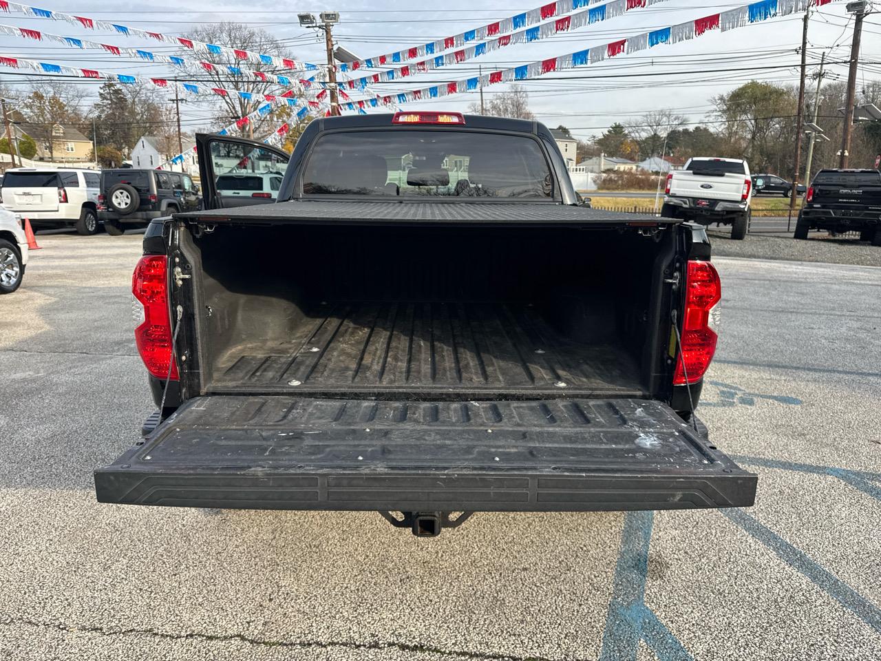 Toyota Tundra SR5 5.7L V8 CrewMax 4WD 2019