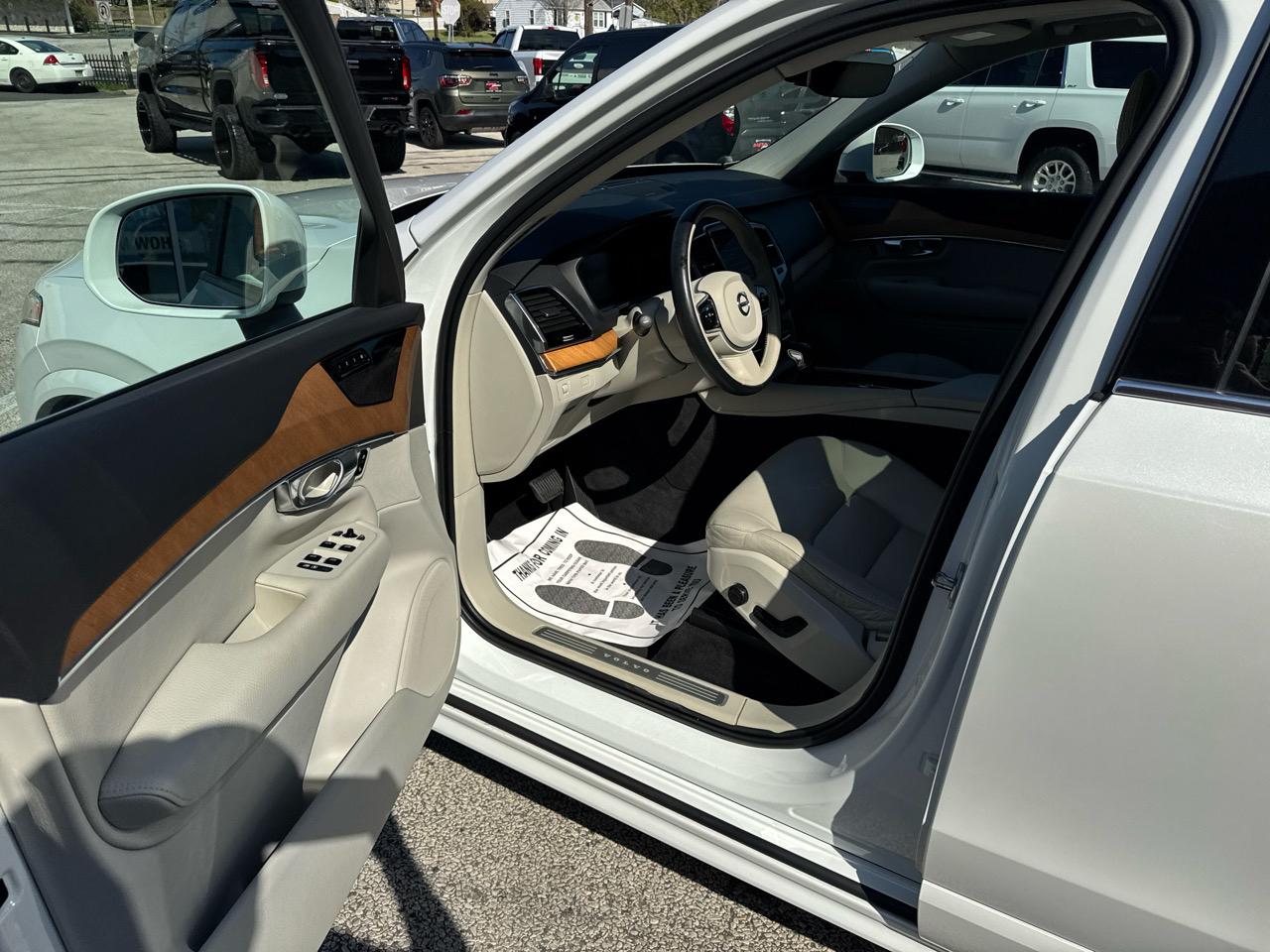 Volvo XC90 T6 Momentum AWD 2022