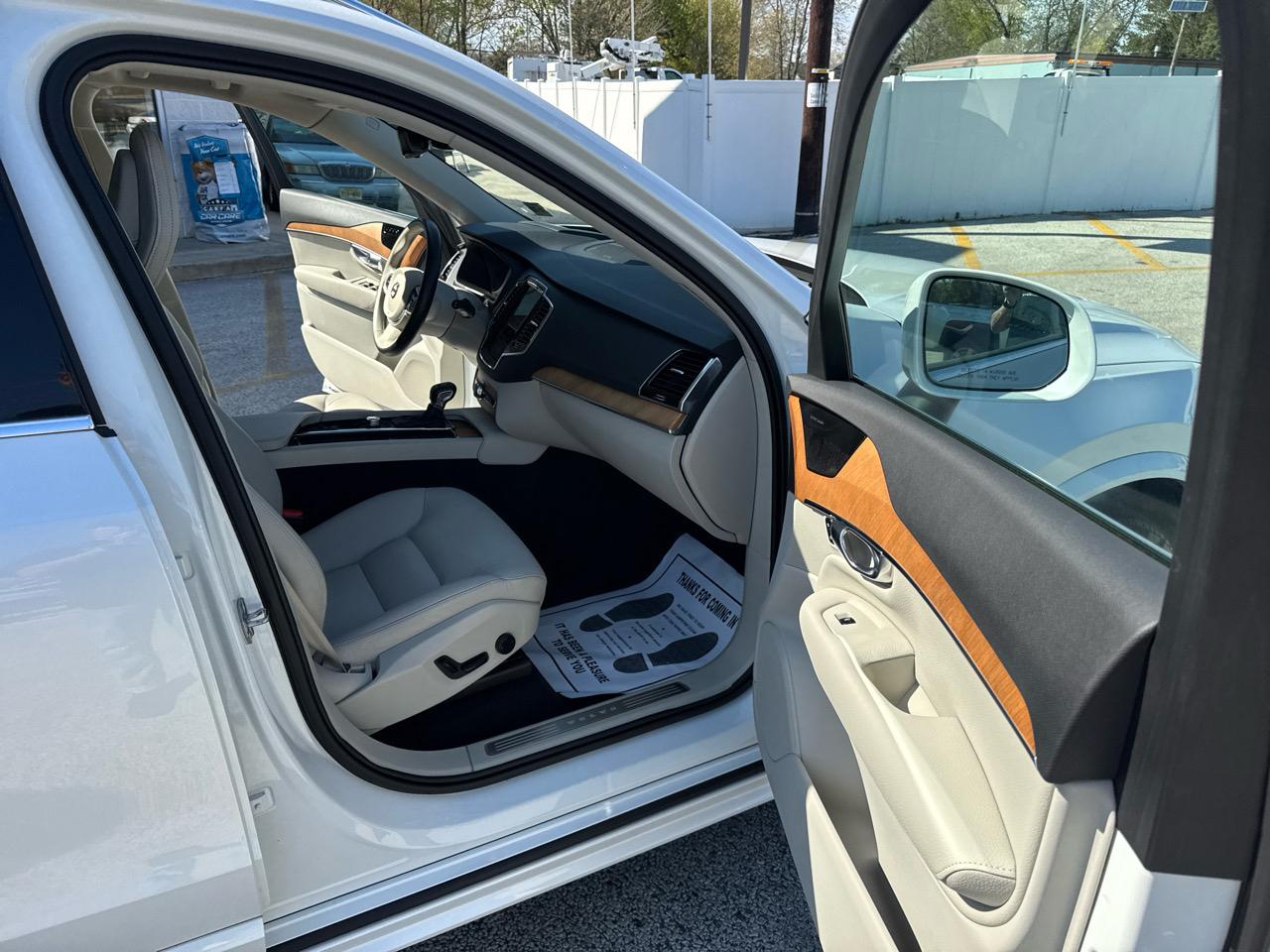 Volvo XC90 T6 Momentum AWD 2022