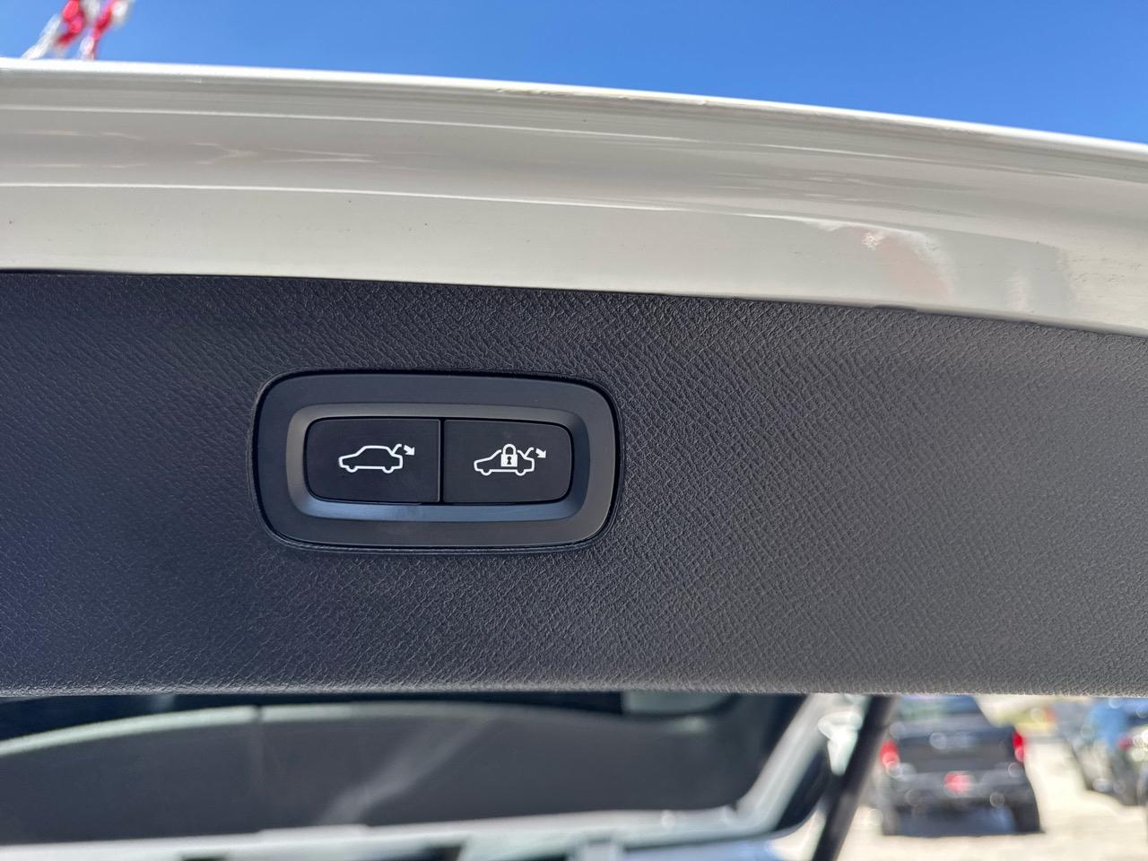 Volvo XC90 T6 Momentum AWD 2022